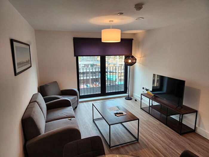 1 Bedroom Flat To Rent In Vauxhall, L3
