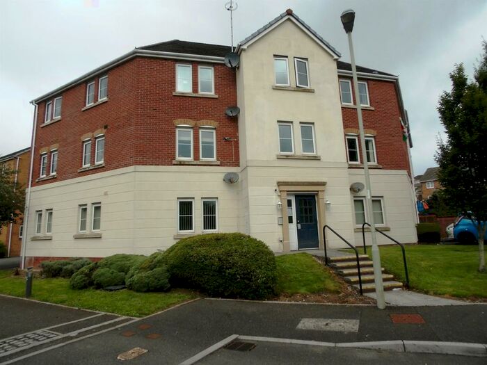 2 Bedroom Ground Flat To Rent In Longacres, Bridgend, CF31