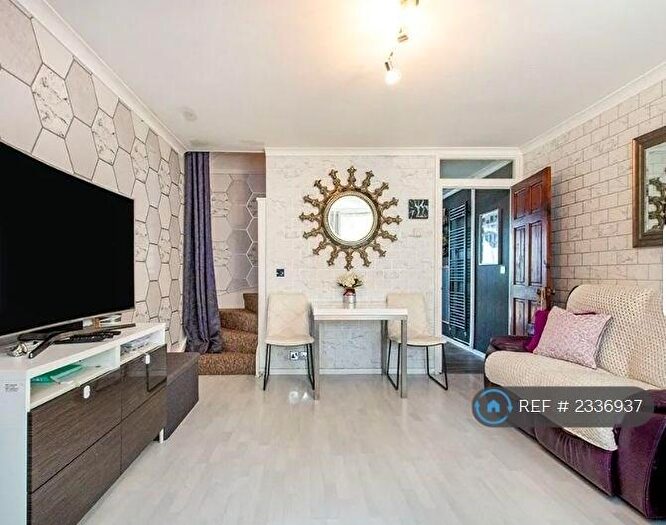 3 Bedroom End Of Terrace House To Rent In Shearwood Crescent, Crayford, Dartford, DA1