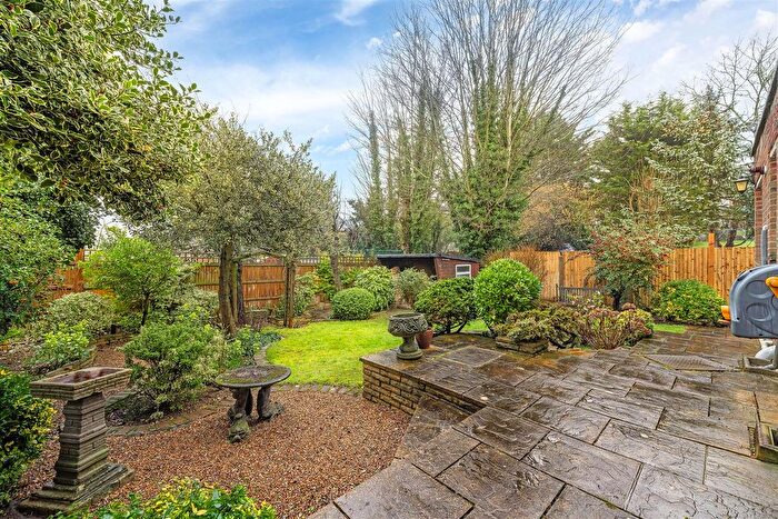 3 Bedroom Semi-detached House For Sale In Brookside Road, Istead Rise, Gravesend, DA13