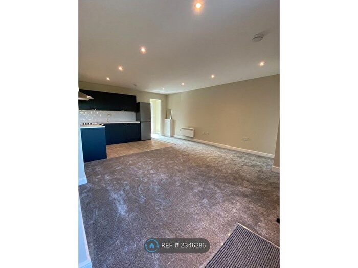 2 Bedroom Flat To Rent In Hall Street, Stockport, SK1