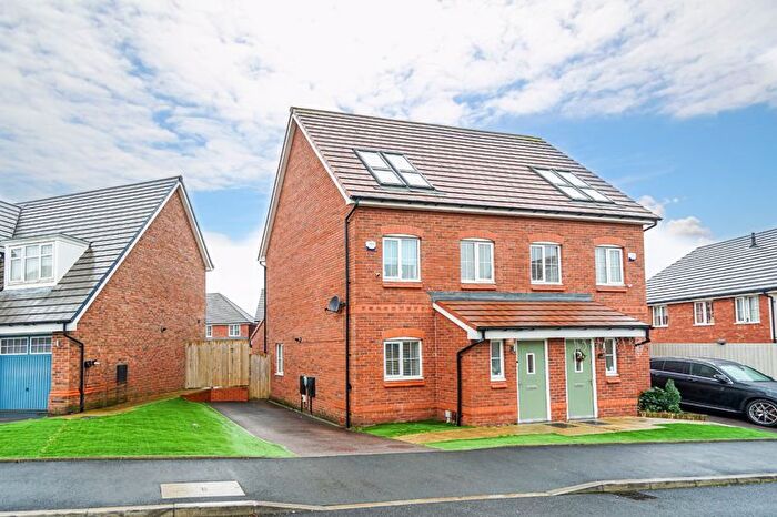 3 Bedroom Semi-detached House For Sale In Mill Fold Gardens, Oldham, OL9