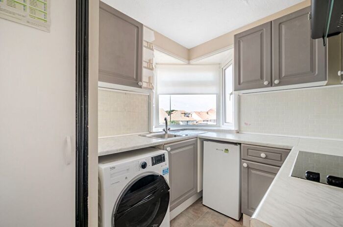 2 Bedroom Flat To Rent In Brighton Road, Lancing, West Sussex, BN15