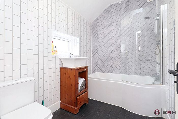 3 Bedroom End Of Terrace House For Sale In Staveley Street, Doncaster, DN12