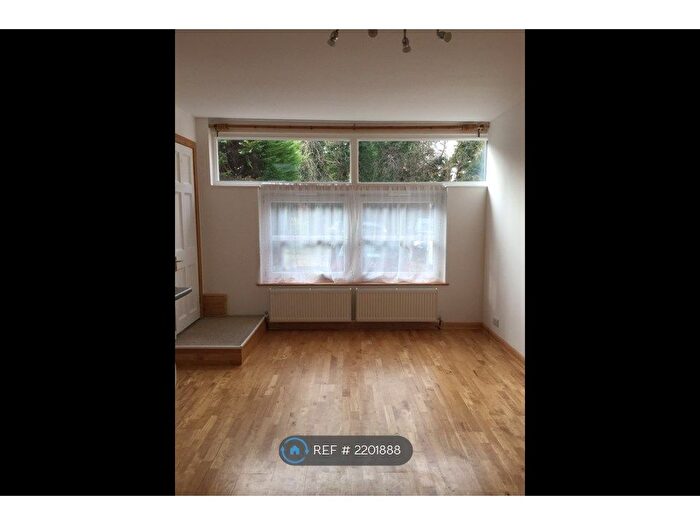 Studio To Rent In Freshfield Bank, Forest Row, RH18