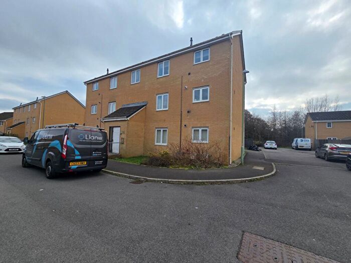 2 Bedroom Flat For Sale In Ffordd Maendy, Sarn, CF32