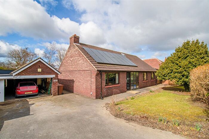 8 Bedroom Detached Bungalow For Sale In Kingsway, Ossett, WF5