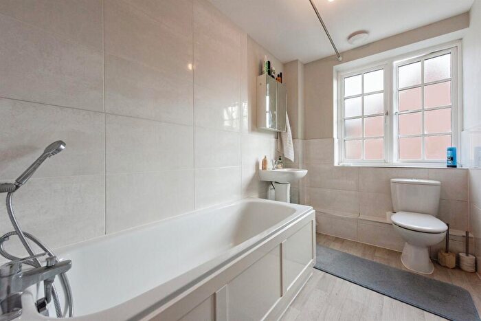 2 Bedroom Flat For Sale In Quarry Avenue, Needham Market, Ipswich, IP6