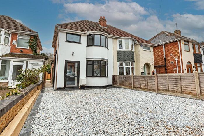 3 Bedroom Semi Detached House For Sale In Parkdale Road, Birmingham, B26