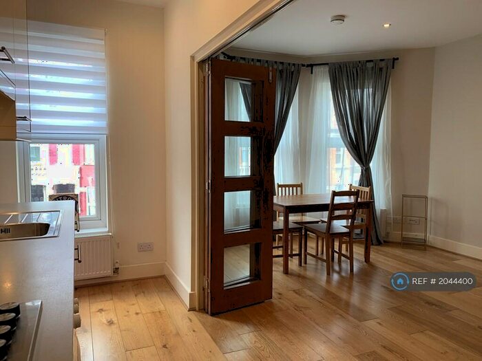 2 Bedroom Flat To Rent In Hampden Road, London, N8