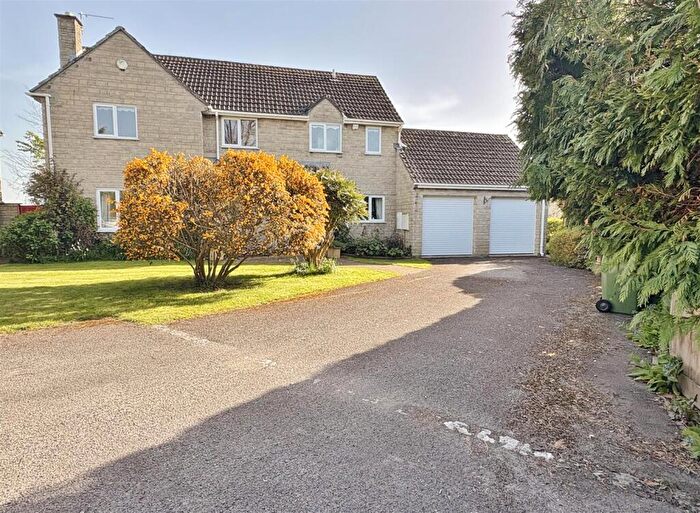 4 Bedroom Detached House For Sale In Stillman Close, Holt, BA14