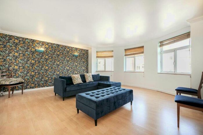 1 Bedroom Flat To Rent In Stoke Newington High Street, Stoke Newington, N16