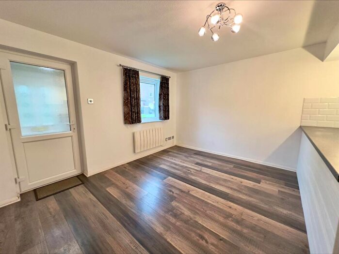 1 Bedroom Flat To Rent In Lake Drive, Peacehaven, BN10