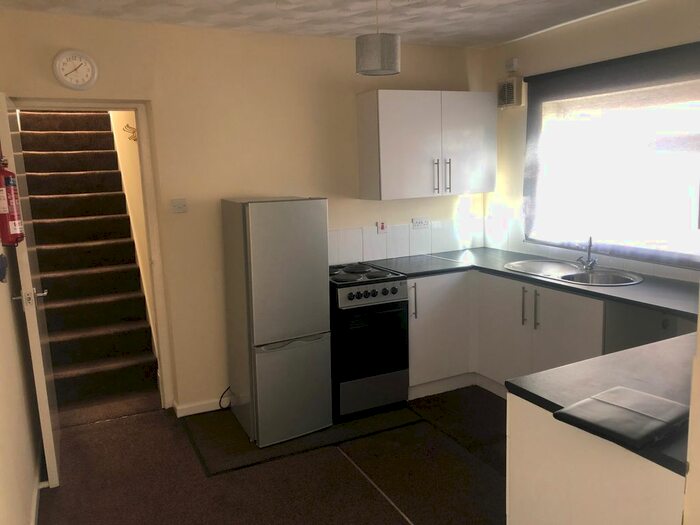 1 Bedroom Flat To Rent In Commercial Street, Risca, NP11