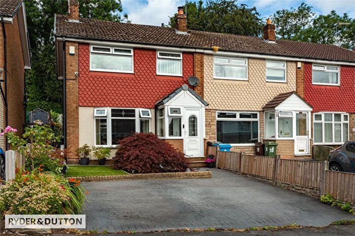 3 Bedroom Town House For Sale In Wetherby Drive, Royton, Oldham, Greater Manchester, OL2