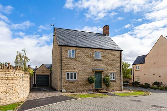 4 Bedroom Detached House For Sale In Beecham Close, Cirencester, GL7