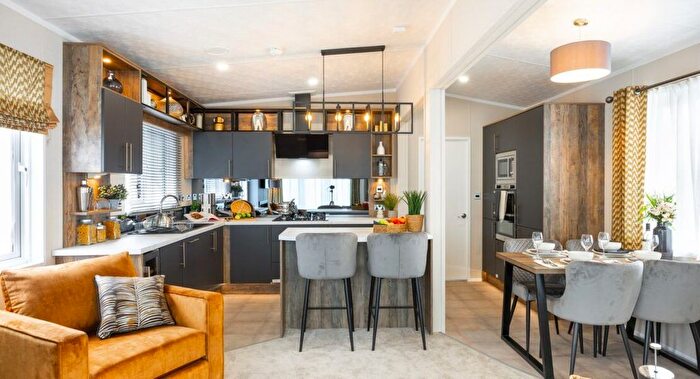 2 Bedroom Lodge For Sale In Mere View Farm, Park Lane Pickmere, WA16