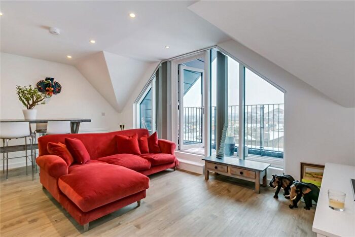 1 Bedroom Flat To Rent In Tooting High Street, Tooting, SW17