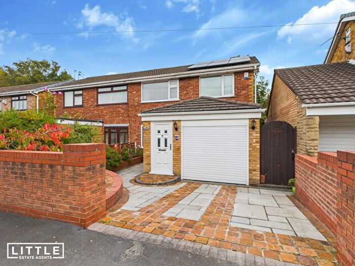 3 Bedroom Semi-detached House For Sale In Renfrew Avenue, St. Helens, WA11