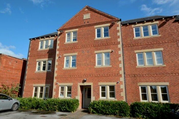 2 Bedroom Flat To Rent In Fairfield Road, Chesterfield S40
