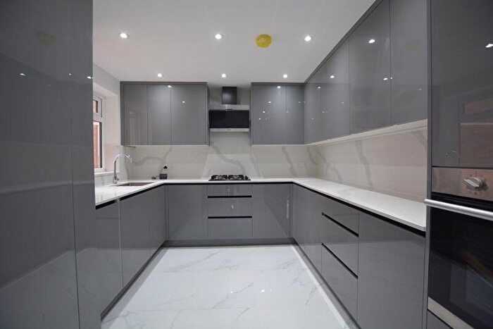 3 Bedroom Apartment To Rent In Dove Park, Hatch End, HA5