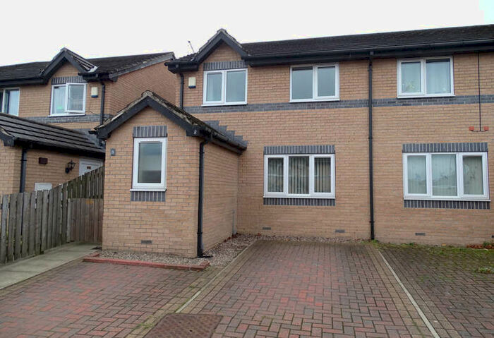 3 Bedroom Semi-Detached House To Rent In Birchwood Gardens, Bradford, West Yorkshire, BD10