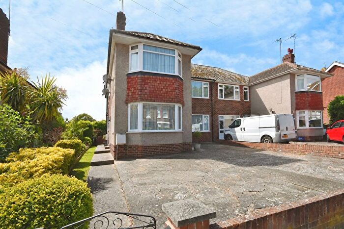2 Bedroom Maisonette For Sale In West Cliff Road, Broadstairs, Kent, CT10