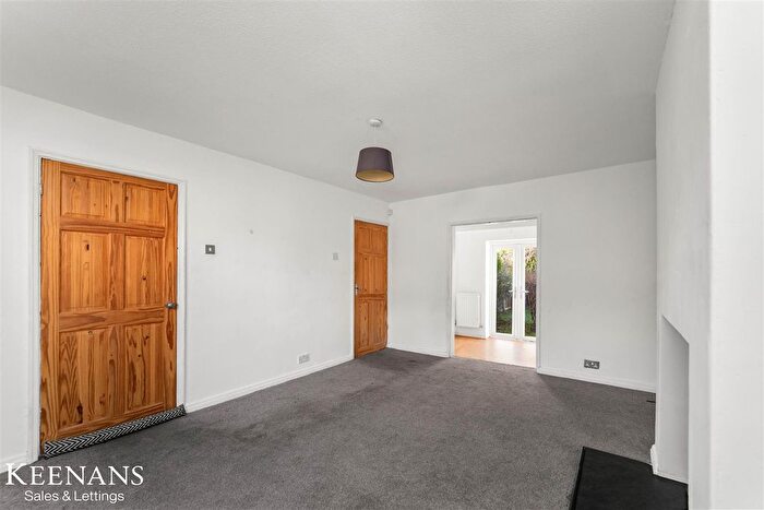 3 Bedroom Semi-detached House For Sale In Ennerdale Avenue, Swinton, Manchester, M27