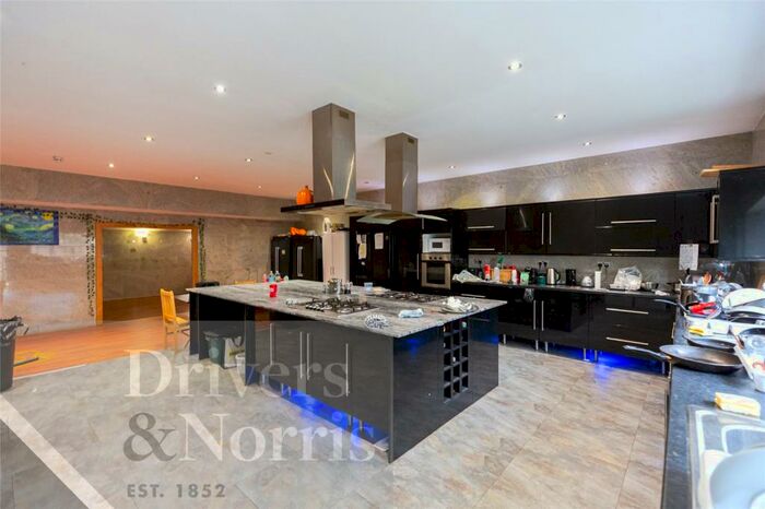 Apartment To Rent In Busby Place, Camden, London, NW5