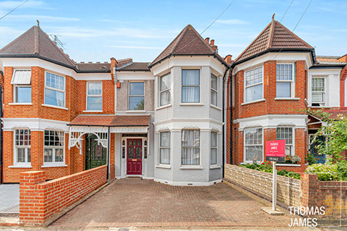4 Bedroom Terraced House For Sale In Belsize Avenue, London, N13