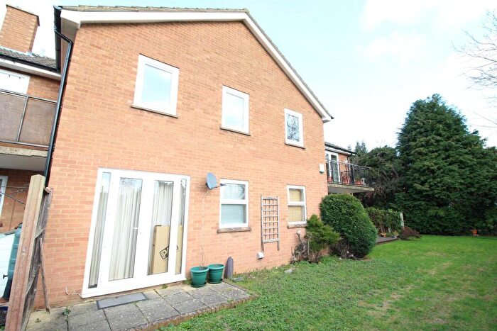 2 Bedroom Flat To Rent In Swansholme Garden Court, Sandy, SG19