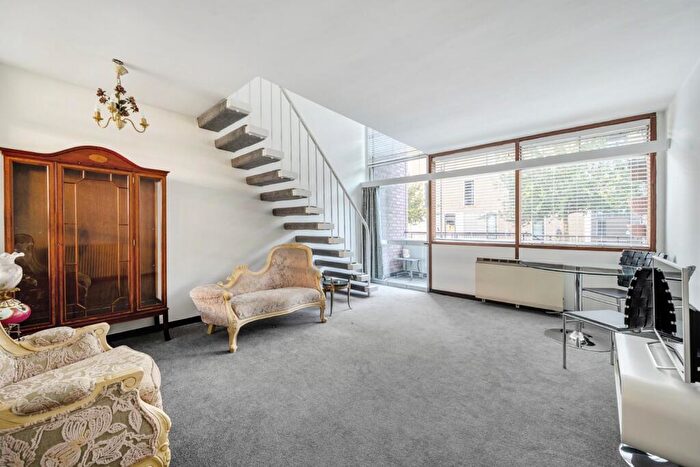 2 Bedroom Flat For Sale In Golden Lane Estate, Clerkenwell, London, EC1Y
