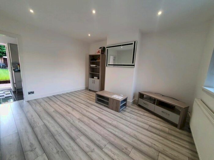 3 Bedroom Terraced House To Rent In Adshall Rd, Cheadle, SK8