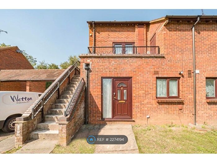 1 Bedroom Maisonette To Rent In Emerald Court, Slough, SL1
