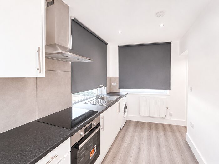 Studio To Rent In Hendon Lane, London, N3