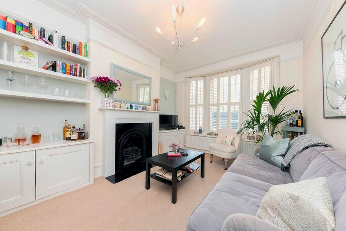 2 Bedroom Flat To Rent In Lower Richmond Road, London, SW15