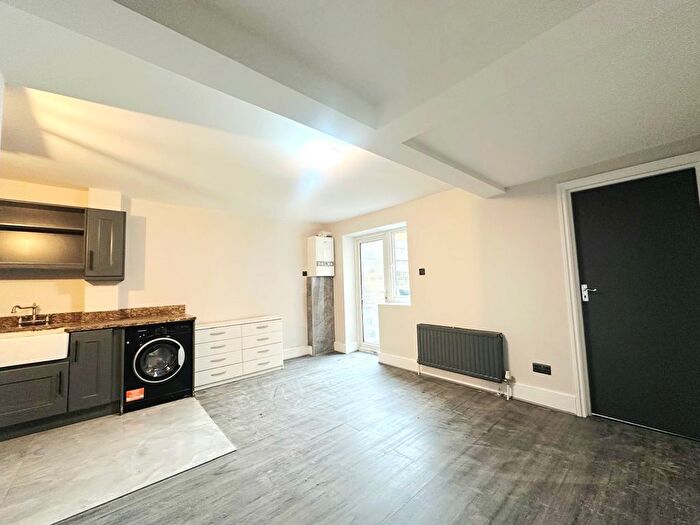 2 Bedroom Flat To Rent In Berriman Road, Holloway, N7
