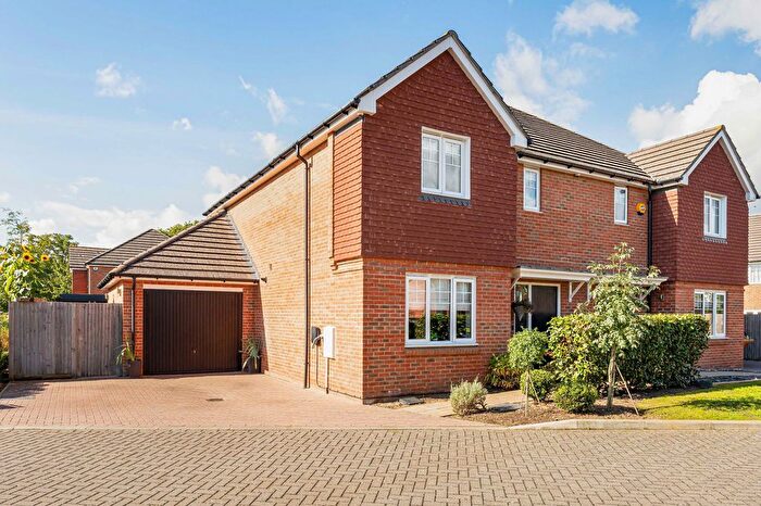 3 Bedroom Semi-Detached House For Sale In River Walk, Fetcham, Leatherhead, KT22