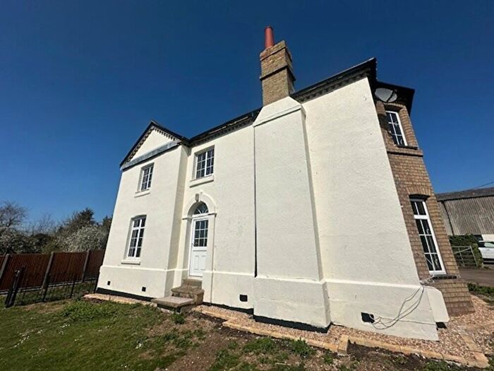 4 Bedroom Detached House To Rent In Meppershall Road, Upper Stondon, SG16