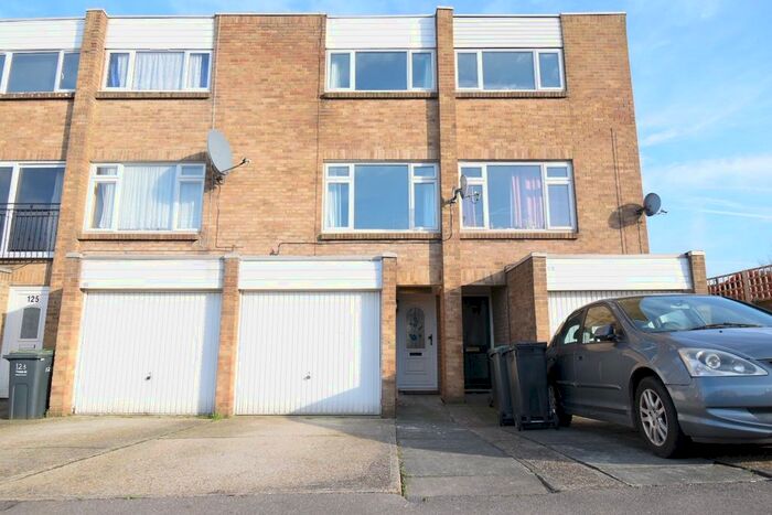 3 Bedroom Town House To Rent In Mulberry Road, Northfleet, Gravesend, DA11