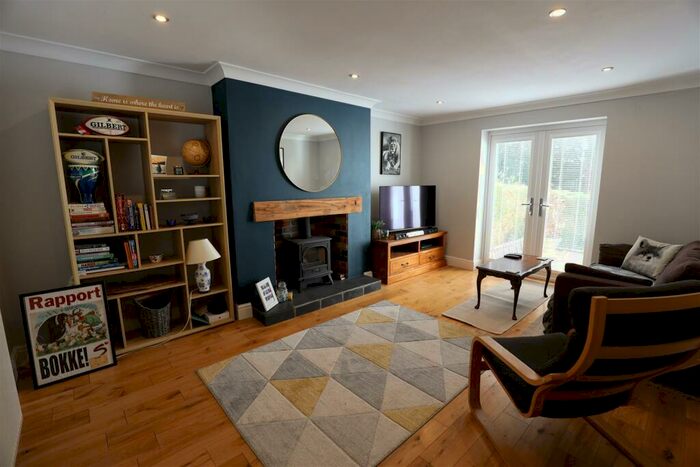 4 Bedroom Semi-Detached House To Rent In Porth-Y-Green Close, Llanblethian, Cowbridge, CF71