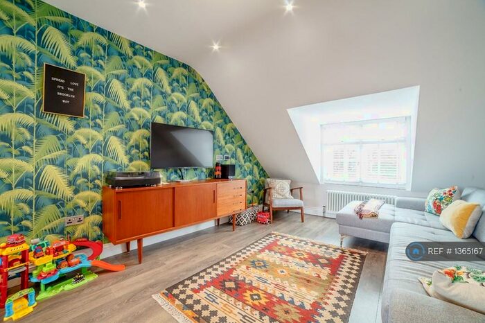 3 Bedroom Flat To Rent In Glenmore Apartments, London, SE19