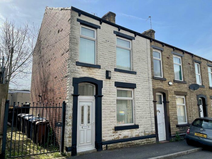 2 Bedroom End Of Terrace House To Rent In Queen Street Shaw, OL2
