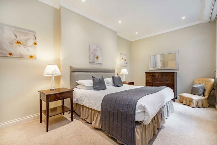 1 Bedroom Flat To Rent In Hertford Street, London, W1J