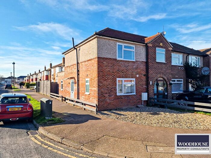 3 Bedroom Terraced House For Sale In Central Avenue, Waltham Cross, EN8
