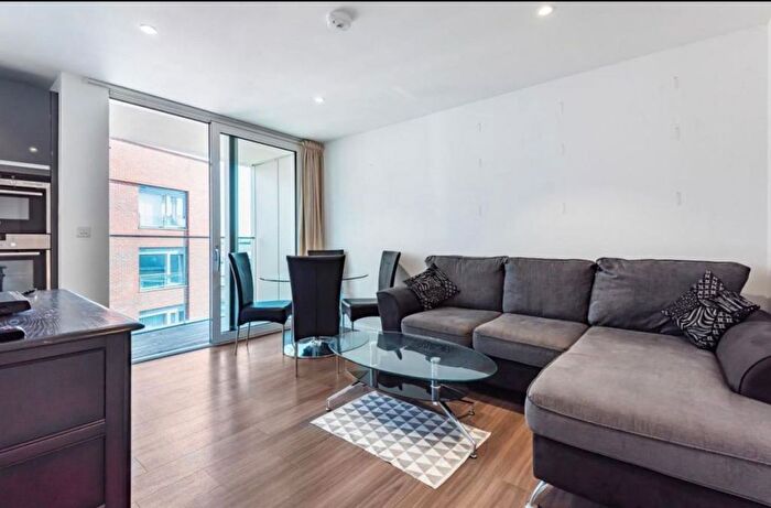 3 Bedroom Flat For Sale In Buckhold Road, London, SW18