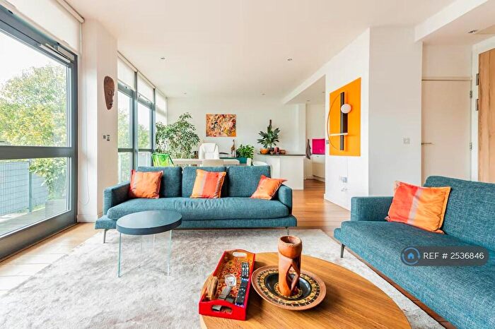 2 Bedroom Flat To Rent In Pentonville Road, London, N1