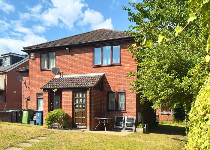 1 Bedroom End Terrace House To Rent In Kitchener Road, High Wycombe, HP11