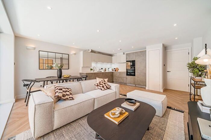 3 Bedroom Flat For Sale In Franciscan Road, Tooting, SW17