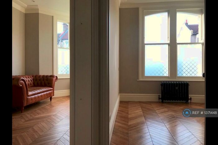 1 Bedroom Flat To Rent In Orford Court, London, E17